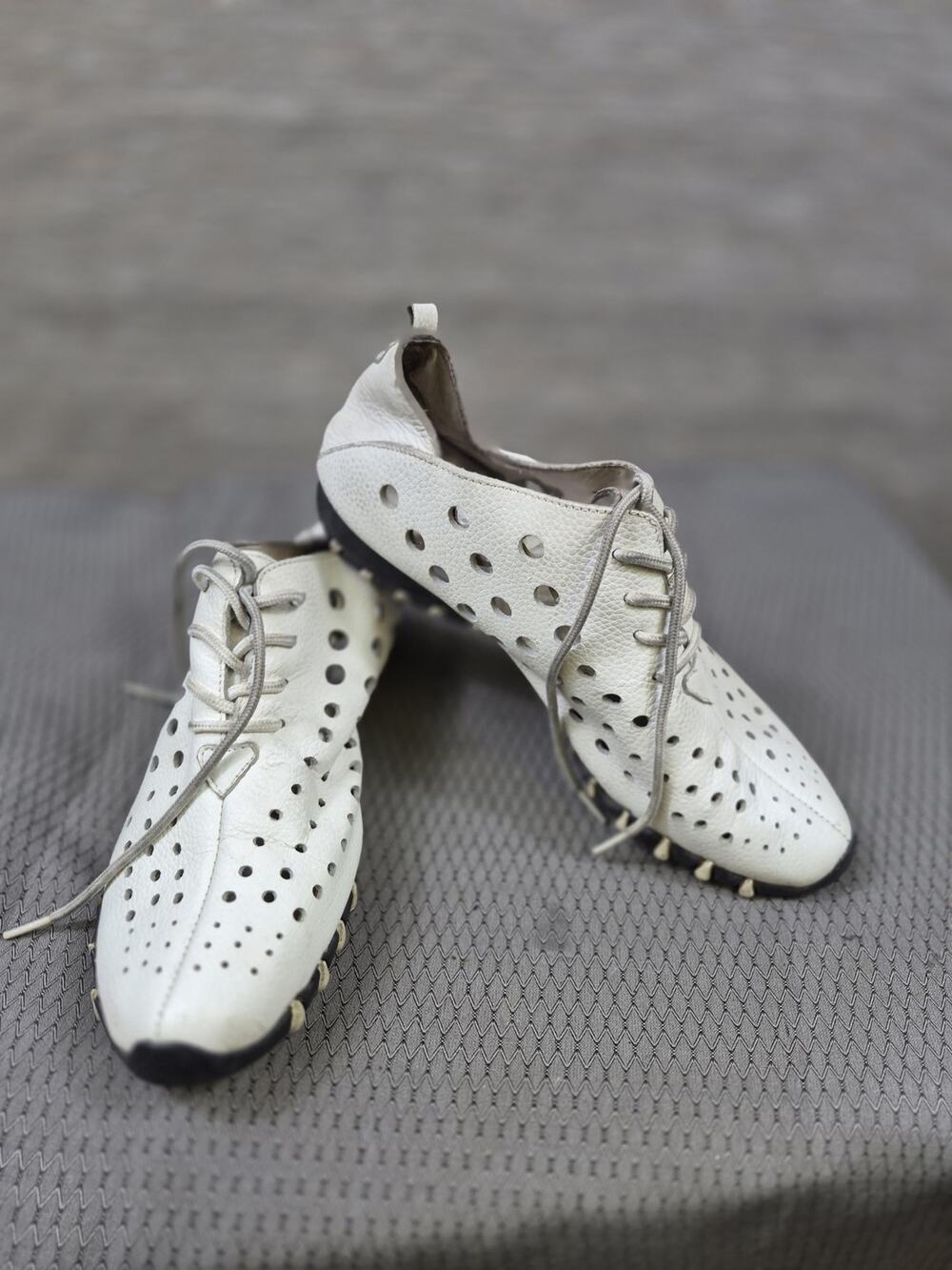 Litfoot Shoes Womens EU38 US7.5 White Perforated Leather Lace Up Comfort Casual